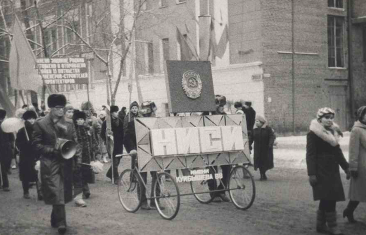 Фото В Новосибирске опубликованы кадры ноябрьских митингов в СССР 3